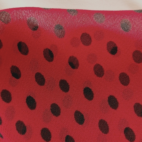 🍎19.5"X19" Silk Gorgette Square Scarf Red Black Polkadot Print - Picture 5 of 5